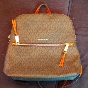 Medium size Michael Kors Bagpack never used